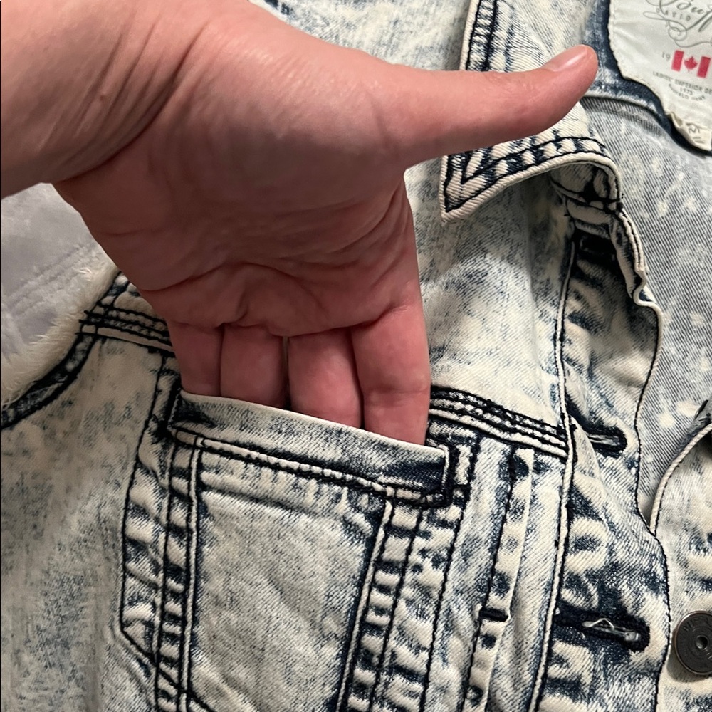 Buffalo David Bitton 1973 acid wash jeans vest. Has stretch and adjustable back - Picture 9 of 10